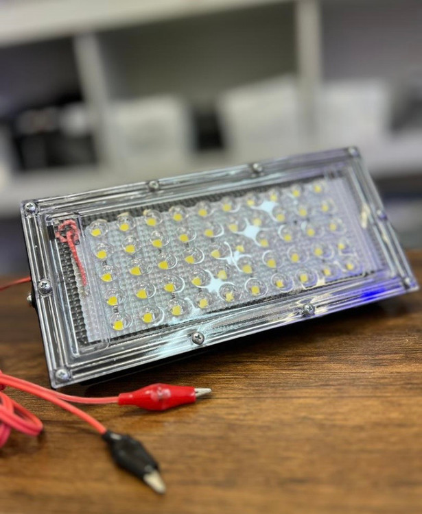 ۵۰ وات ۱۲ ولت مناسب باطری خودرو یا اداپتور ۱۲ ولت ۳ آمپر (مهتابی)